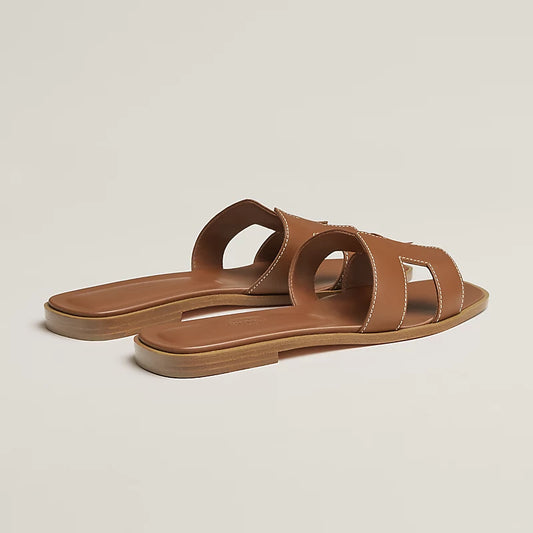 Oran Luxe Sandalen – Cognac Leer met Iconisch “H”-Design